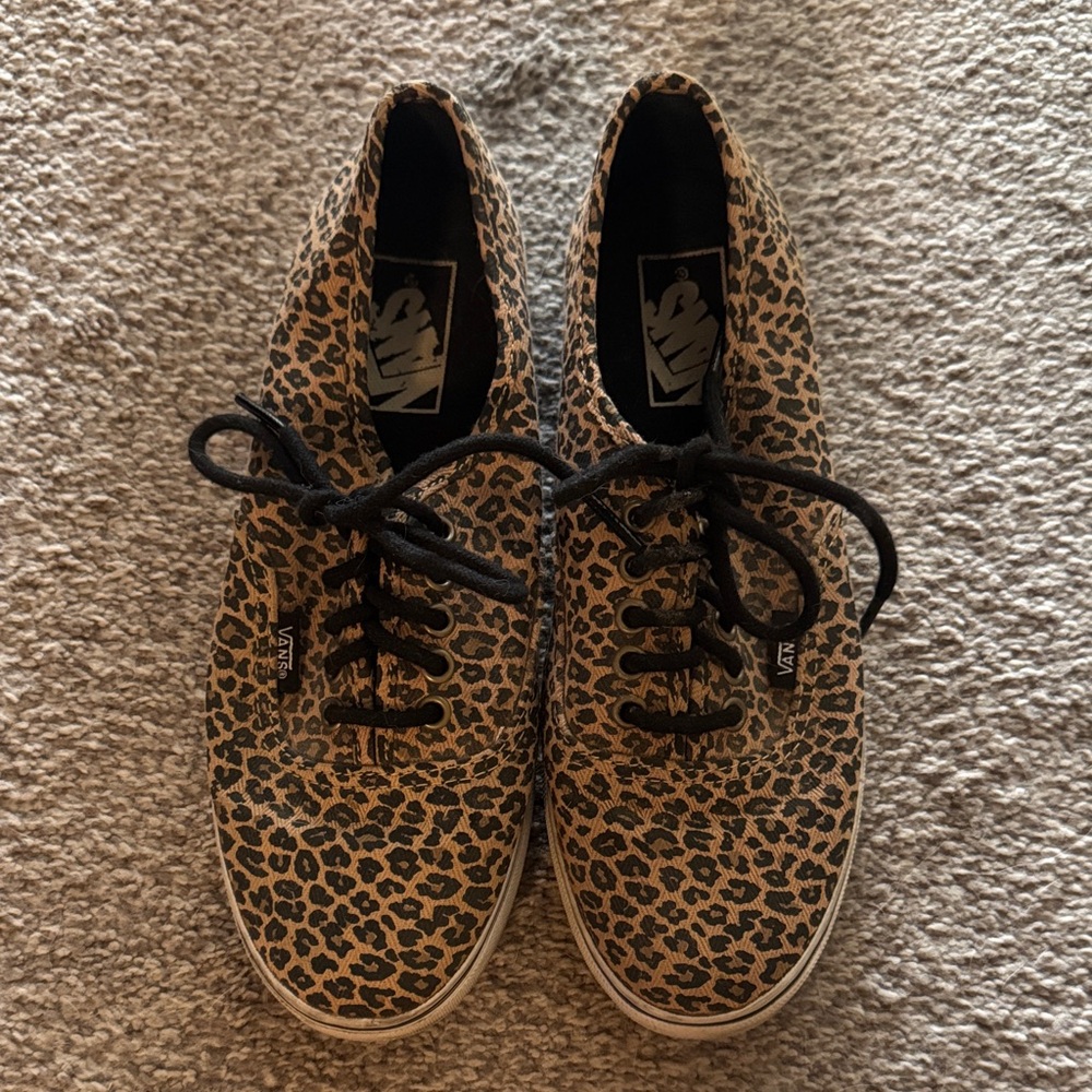 Vans Leopard Print Low-Top Sneakers in Tan and Black womens size 7